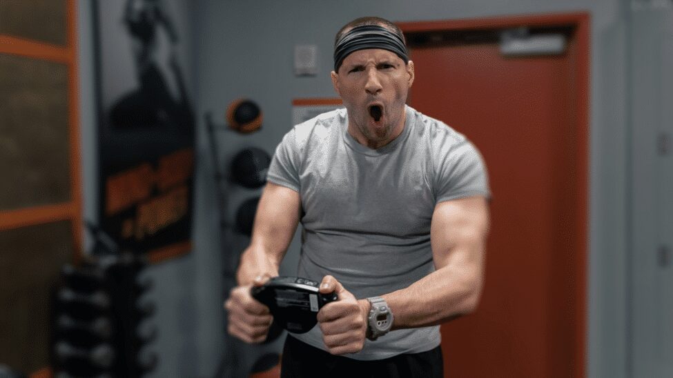 man crushing a grip machine
