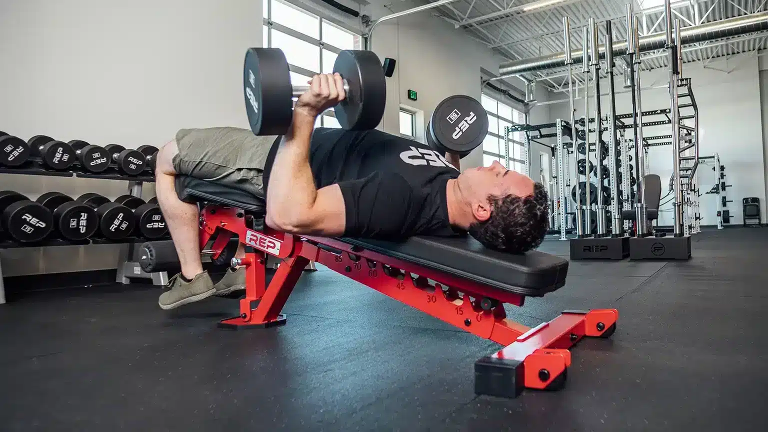 man performing decline dumbbell bench presses