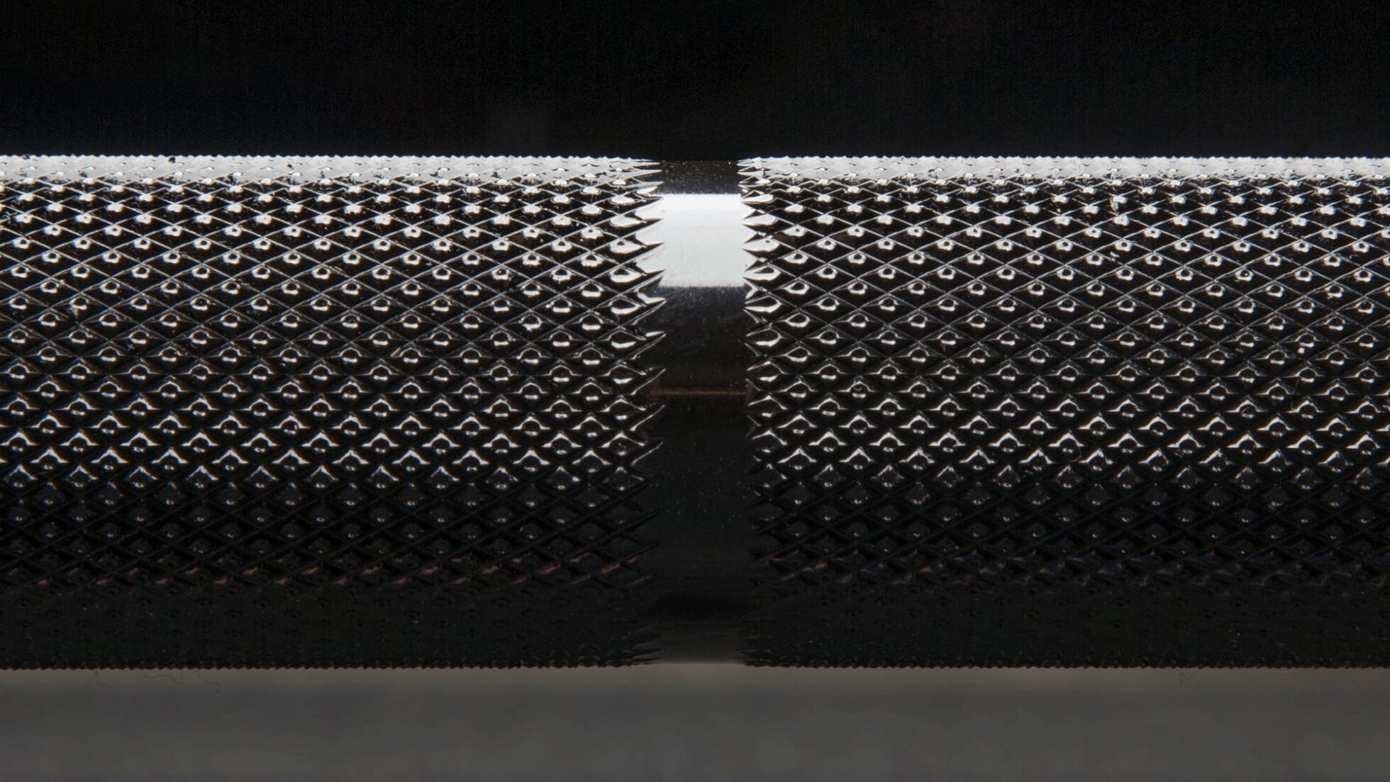 rogue deadlift bar knurling and single knurl mark