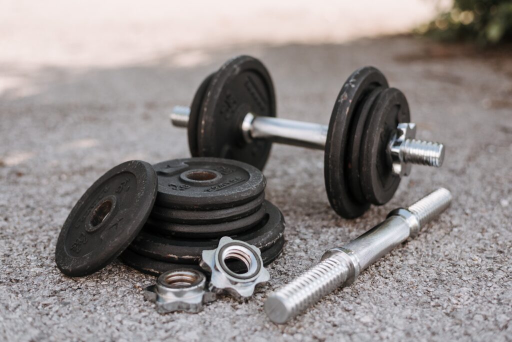 spinlock dumbbells on the ground